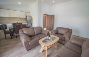 6 + 1 person , 2 rooms